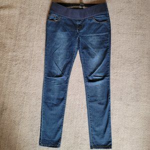 Pair of SOON maternity jeans US SIZE 6